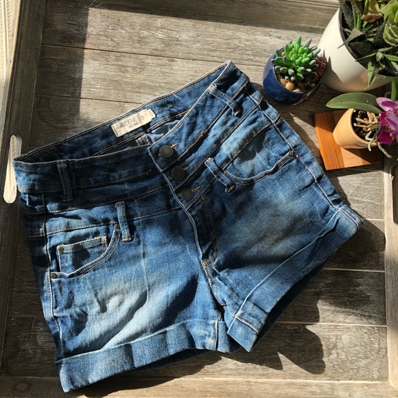🎉 2/25 🎉 High waisted jean shorts - Picture 2 of 6